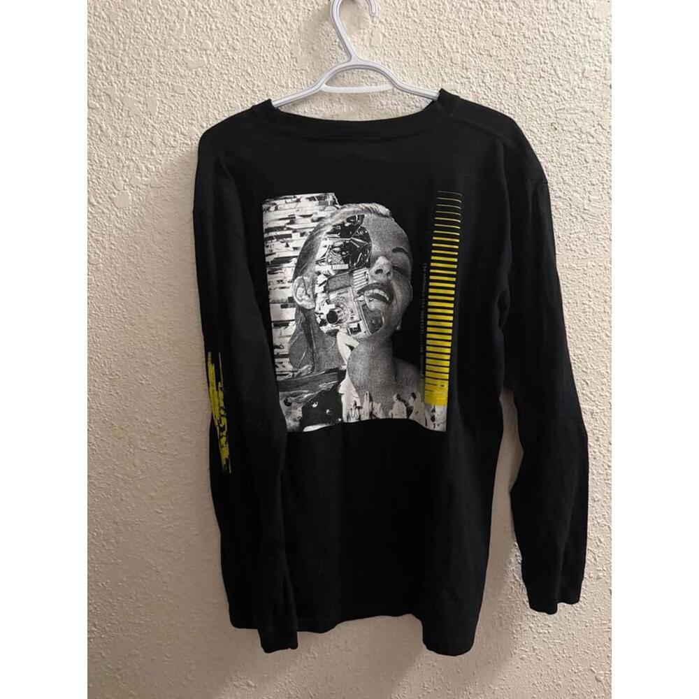 🖤 Sync x Kosuke Kawamura Long Sleeve 🖤 - Picture 2 of 4